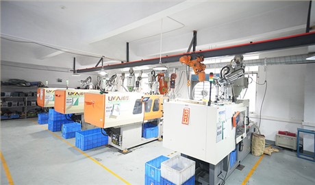 Injection molding equipment